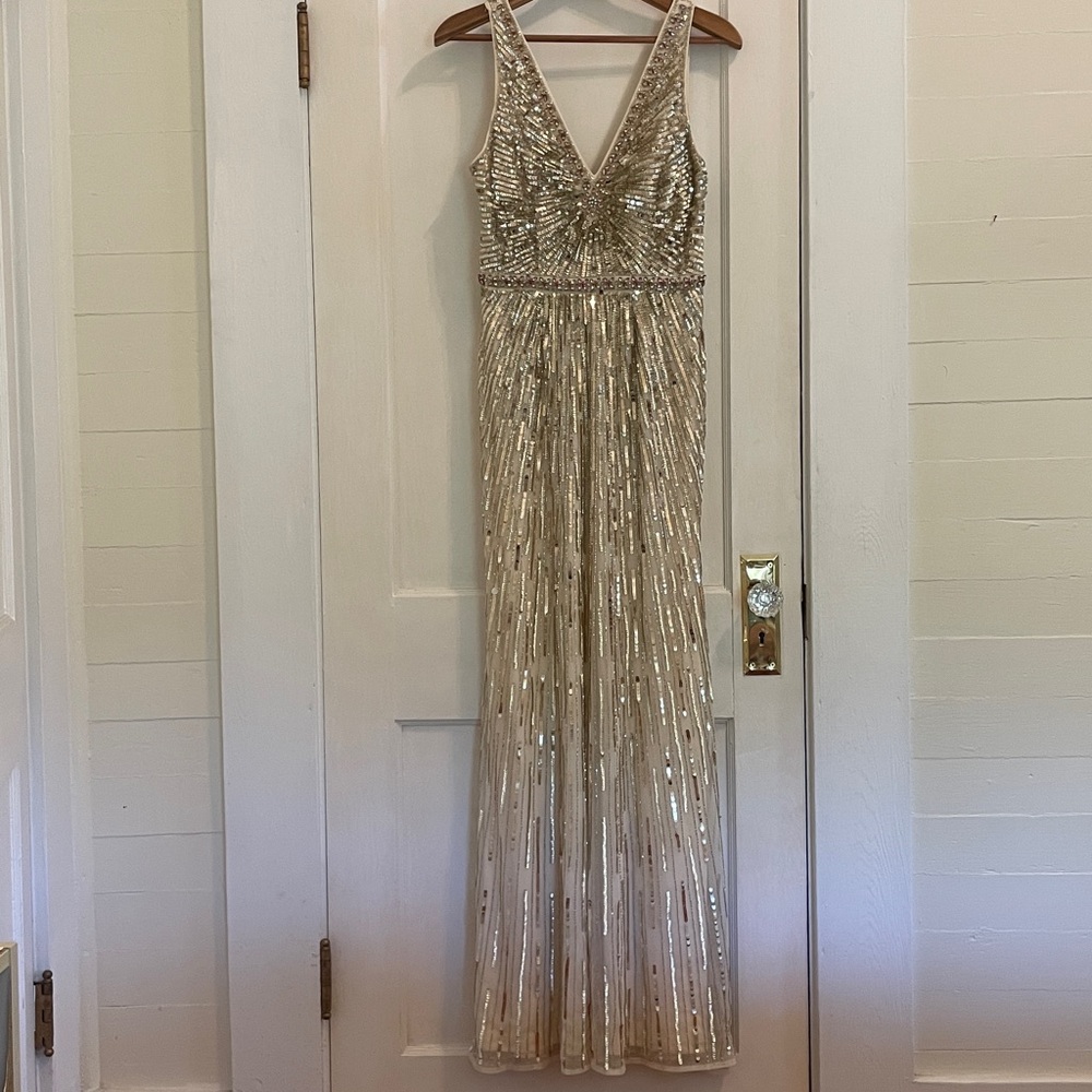 SOLD. New Mac Duggal Gold Sequin Embellished Evening Gown size 4 - Picture 5 of 17